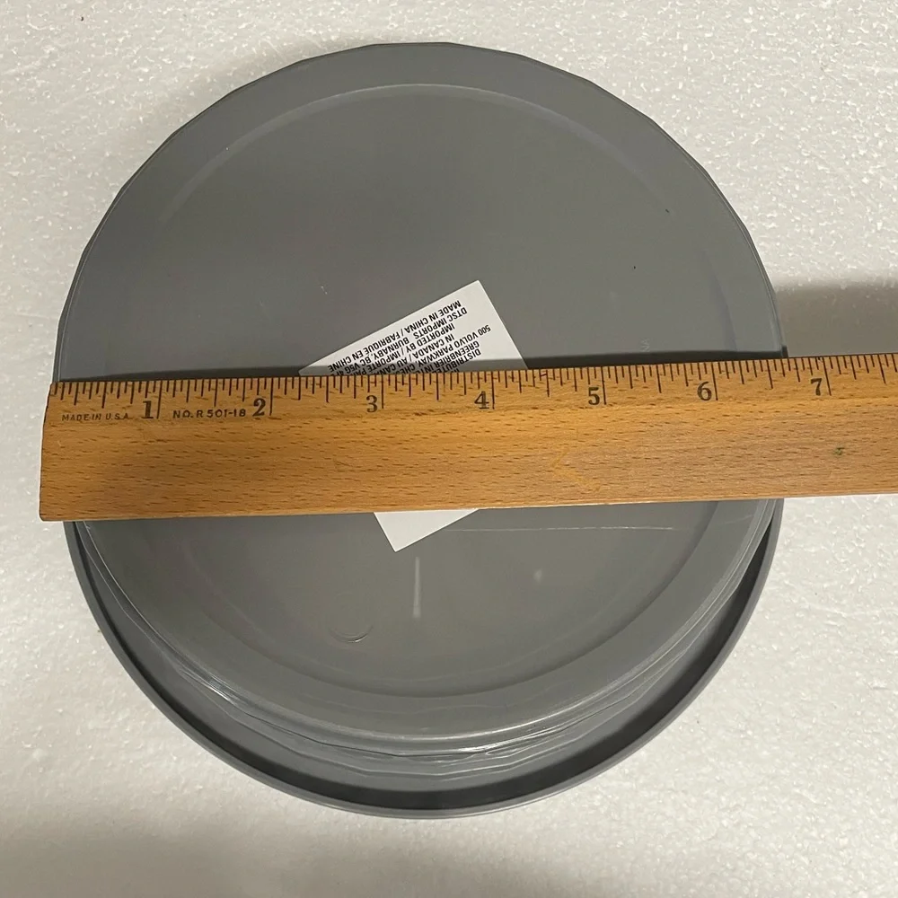 NWOT Gray Standard Pet Bowl measures 7&1/2 Perfect size for Feeding your pet!
